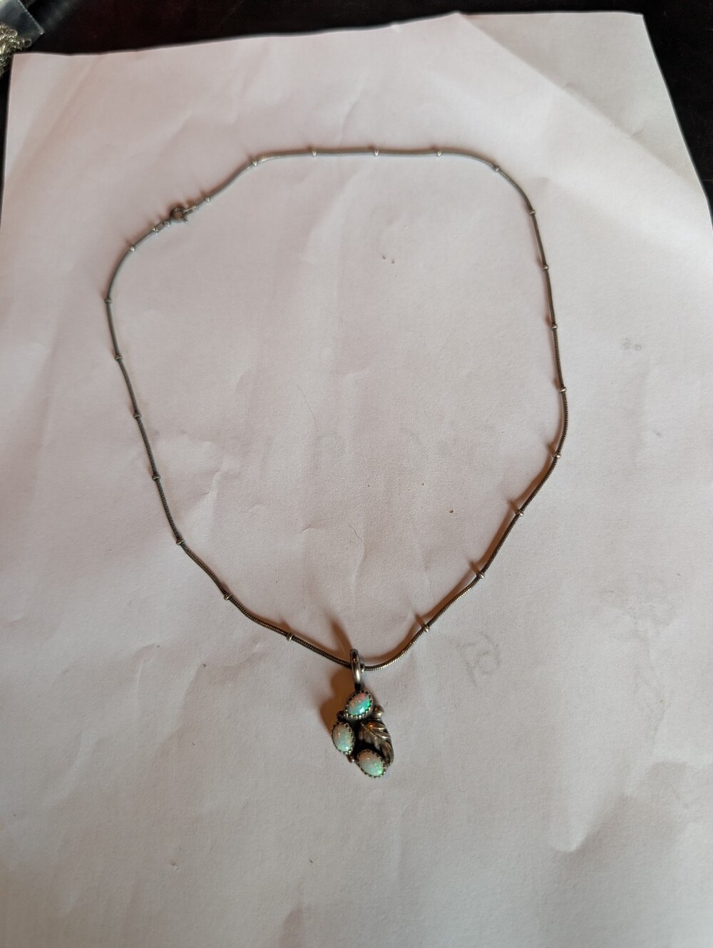 Vintage Southwest Silver Cluster Faux Opal Leaf Pendant Italian Chain Necklace - Picture 3 of 10